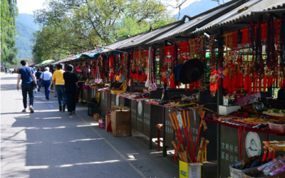 景区里开个卖纪念品的小店,该如何赚钱?